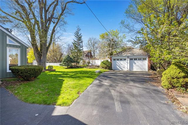 178 Deerhurst Park Boulevard, Tonawanda, NY 14217
