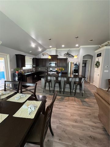 2905 Besterio Dr, Corpus Christi, TX 78415