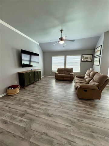 2905 Besterio Dr, Corpus Christi, TX 78415