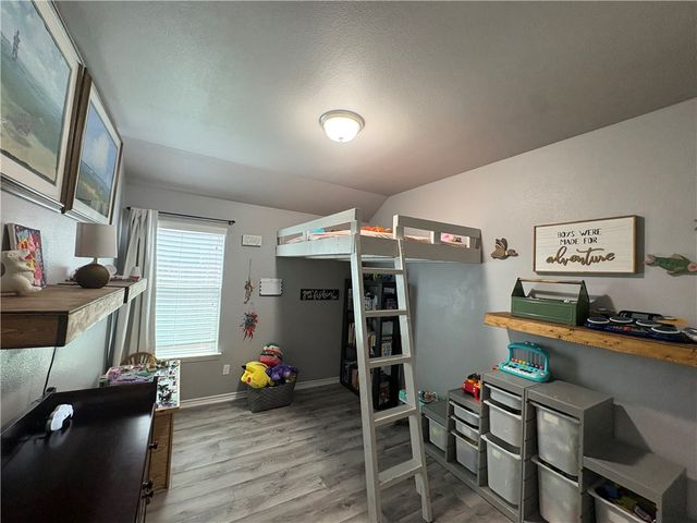 2905 Besterio Dr, Corpus Christi, TX 78415