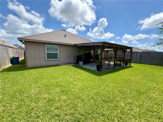 2905 Besterio Dr, Corpus Christi, TX 78415