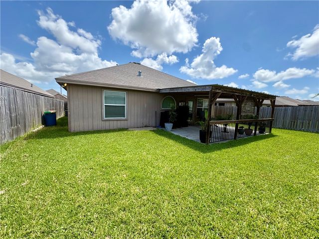 2905 Besterio Dr, Corpus Christi, TX 78415