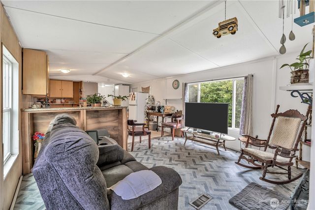 7629 N Old Pacific Highway, Castle Rock, WA 98611