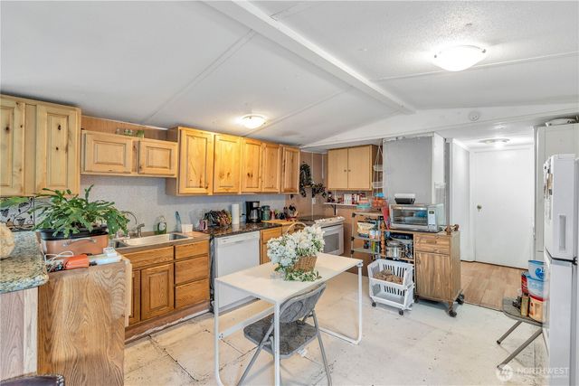7629 N Old Pacific Highway, Castle Rock, WA 98611