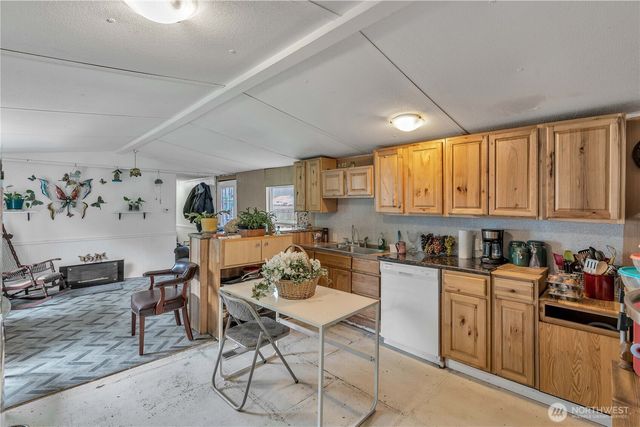 7629 N Old Pacific Highway, Castle Rock, WA 98611