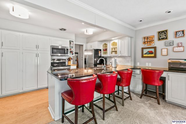 1153 S 96th Street, Omaha, NE 68124