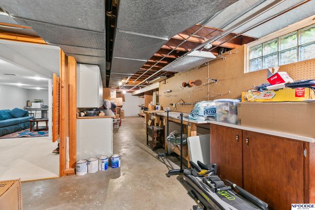 1153 S 96th Street, Omaha, NE 68124