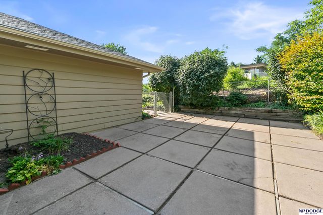 1153 S 96th Street, Omaha, NE 68124