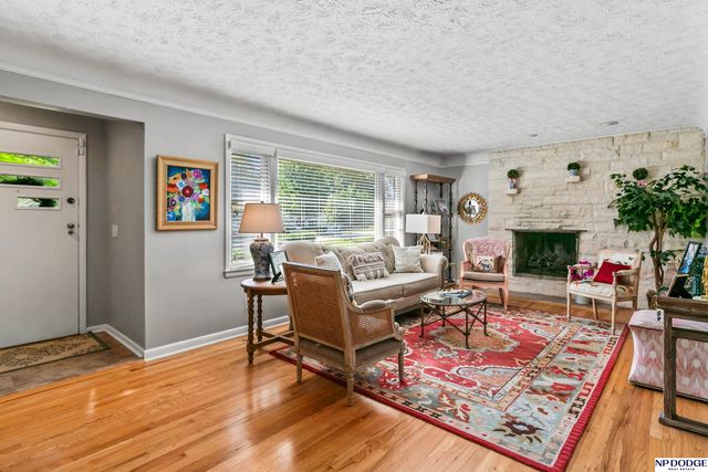1153 S 96th Street, Omaha, NE 68124