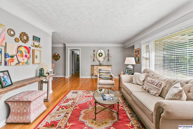 1153 S 96th Street, Omaha, NE 68124