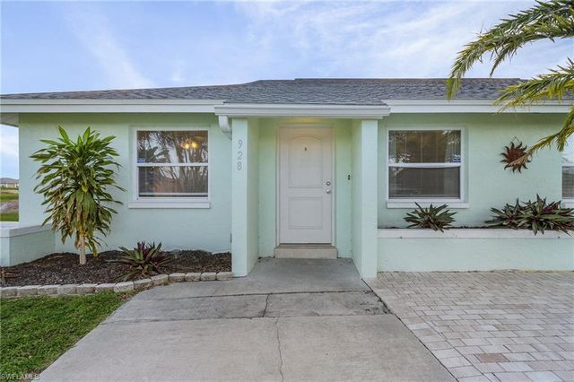 930 SW 37th LN, Cape Coral, FL 33914