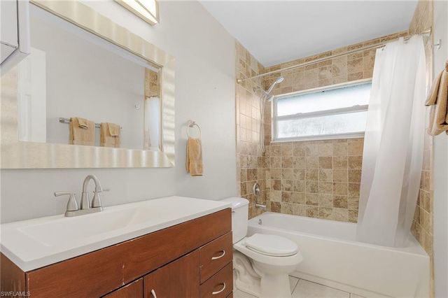 930 SW 37th LN, Cape Coral, FL 33914