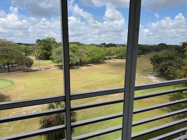 605 Oaks Drive 602, Pompano Beach, FL 33069