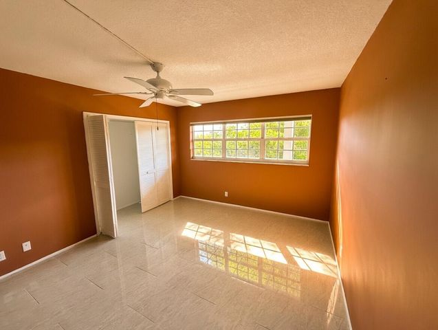 605 Oaks Drive 602, Pompano Beach, FL 33069