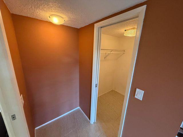 605 Oaks Drive 602, Pompano Beach, FL 33069