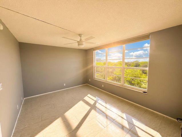 605 Oaks Drive 602, Pompano Beach, FL 33069