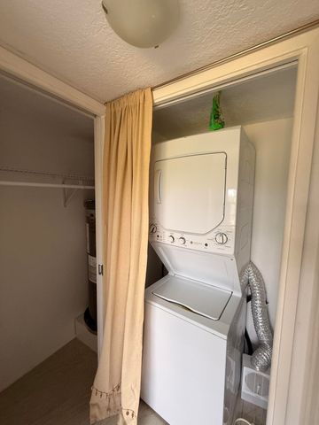 605 Oaks Drive 602, Pompano Beach, FL 33069