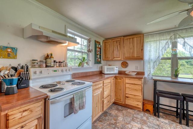 35 Chatuge Village Drive, Hayesville, SC 29804