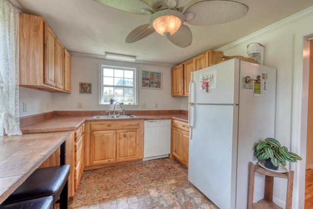 35 Chatuge Village Drive, Hayesville, SC 29804