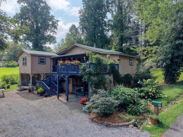 35 Chatuge Village Drive, Hayesville, SC 29804