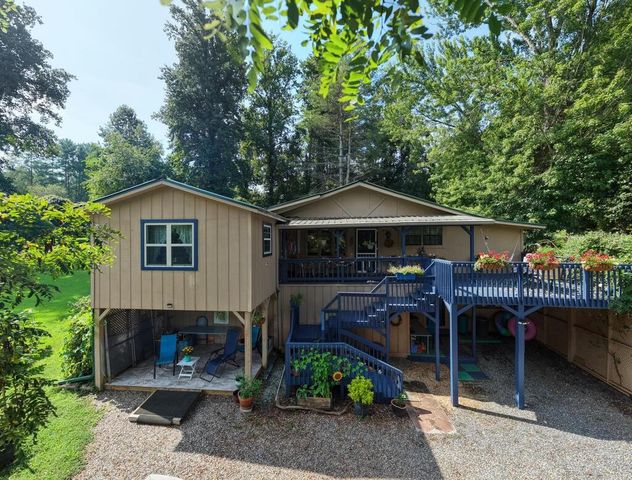 35 Chatuge Village Drive, Hayesville, SC 29804