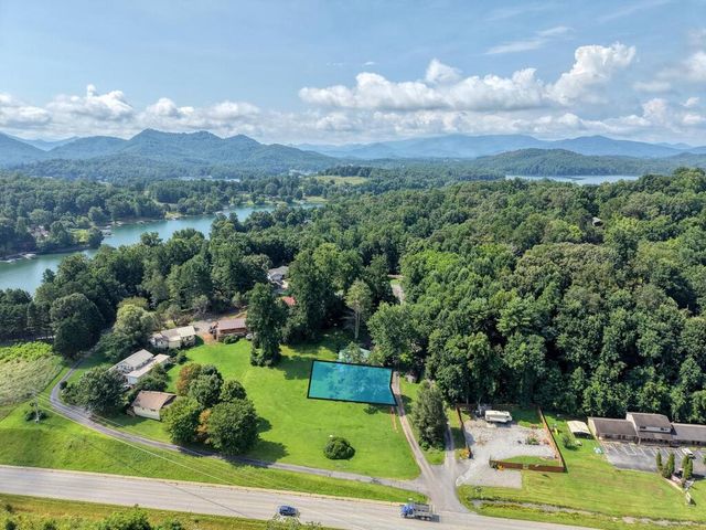 35 Chatuge Village Drive, Hayesville, SC 29804