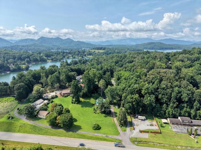 35 Chatuge Village Drive, Hayesville, SC 29804
