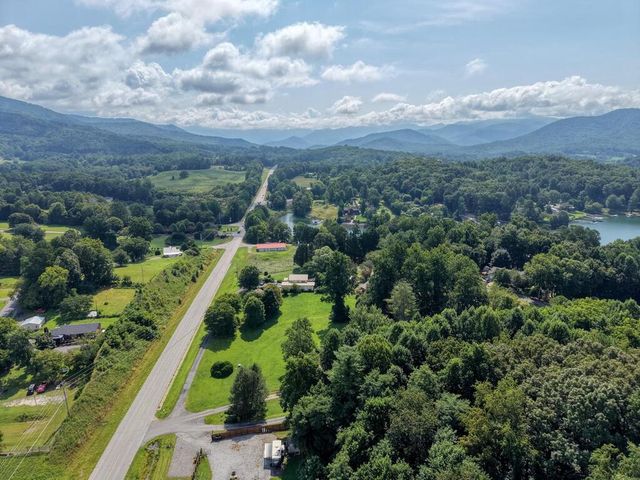 35 Chatuge Village Drive, Hayesville, SC 29804