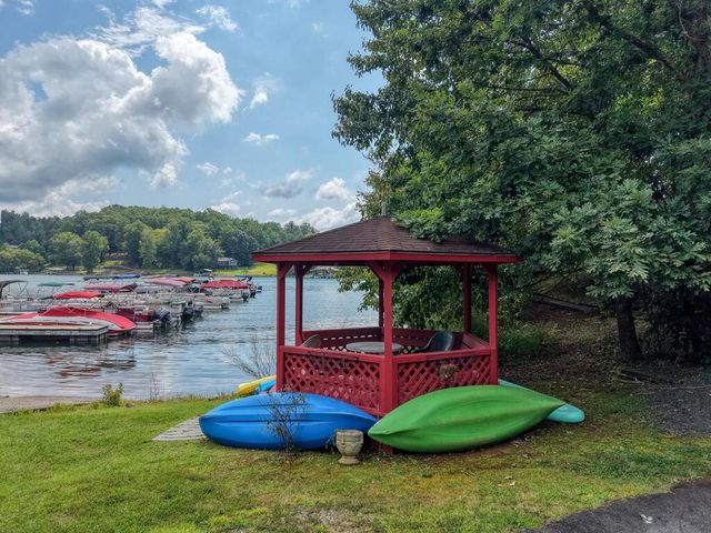 35 Chatuge Village Drive, Hayesville, SC 29804