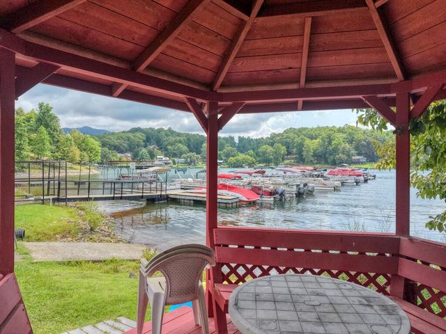 35 Chatuge Village Drive, Hayesville, SC 29804