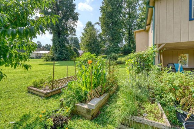 35 Chatuge Village Drive, Hayesville, SC 29804