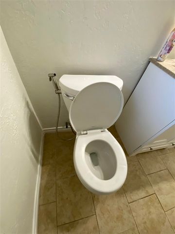 7406 NW Woodland Dr, Lawton, OK 73505