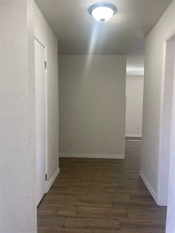 7406 NW Woodland Dr, Lawton, OK 73505