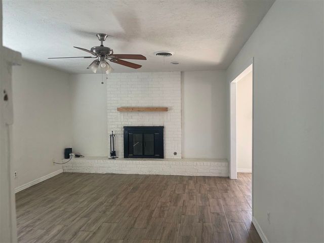 7406 NW Woodland Dr, Lawton, OK 73505