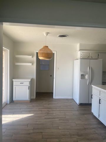 7406 NW Woodland Dr, Lawton, OK 73505