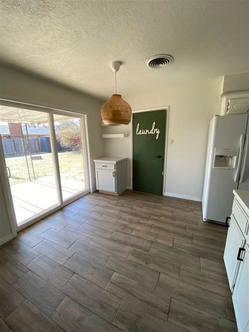 7406 NW Woodland Dr, Lawton, OK 73505