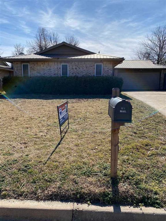 7406 NW Woodland Dr, Lawton, OK 73505
