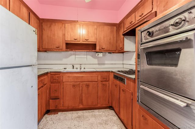 1526 Ericson Place, Bronx, NY 10461