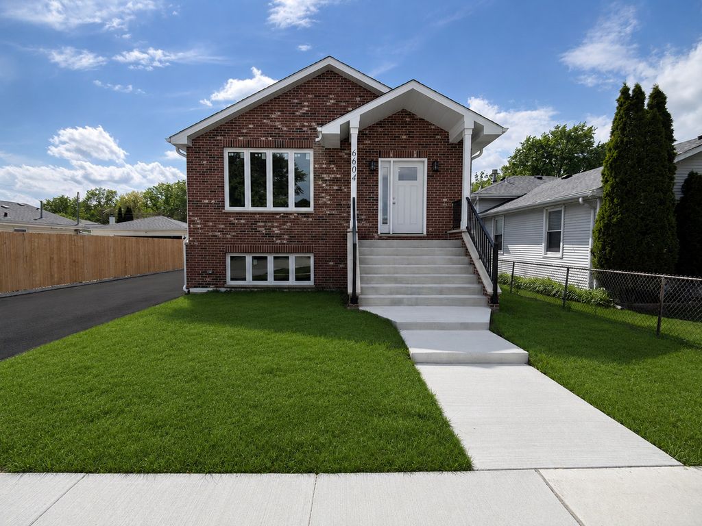 6604 Chester Avenue, Hodgkins, IL 60525