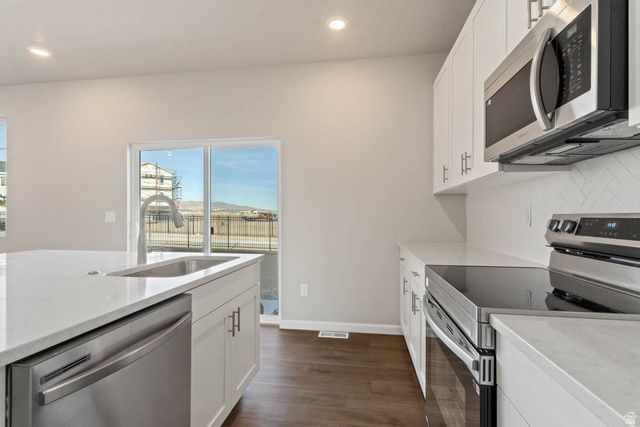 7069 N SANDSTONE WAY, Eagle Mountain, UT 84005