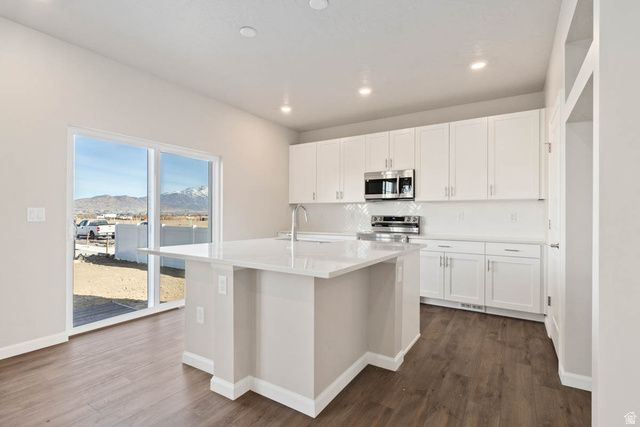 7069 N SANDSTONE WAY, Eagle Mountain, UT 84005