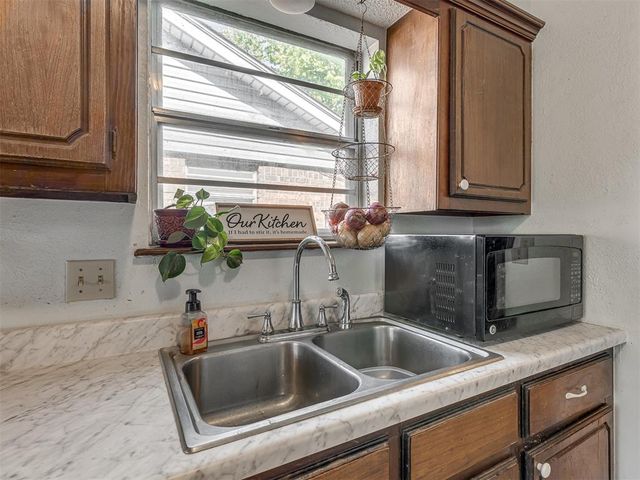 642 W Linden Drive, Mustang, OK 73064