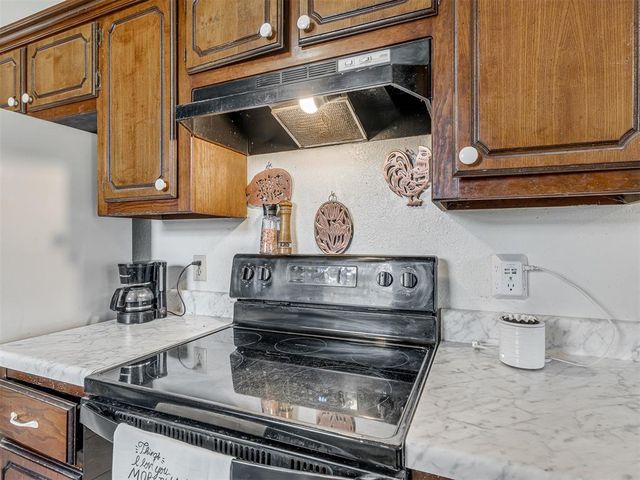 642 W Linden Drive, Mustang, OK 73064