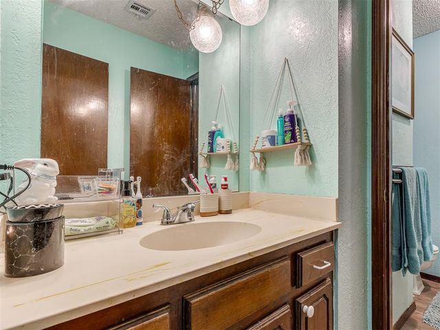 642 W Linden Drive, Mustang, OK 73064