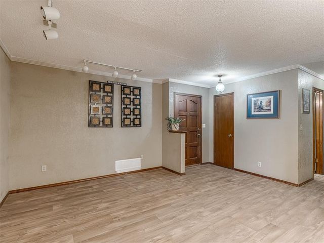 642 W Linden Drive, Mustang, OK 73064