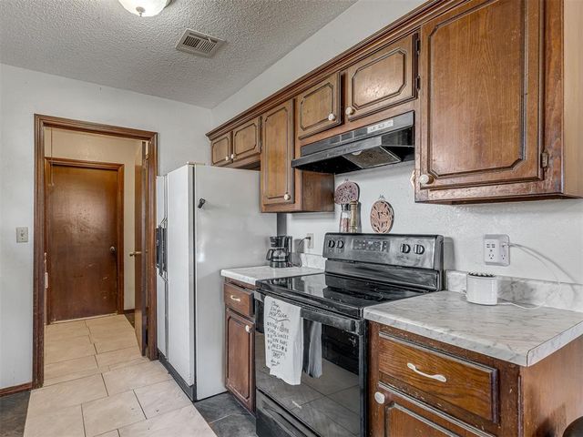 642 W Linden Drive, Mustang, OK 73064