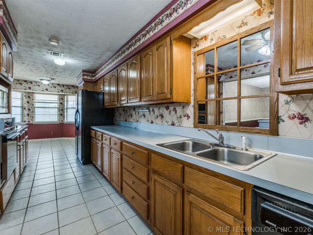229 N Choctaw Court, Claremore, OK 74017