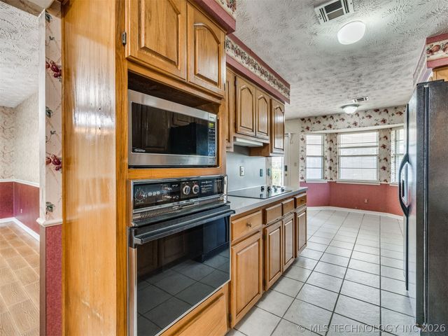 229 N Choctaw Court, Claremore, OK 74017