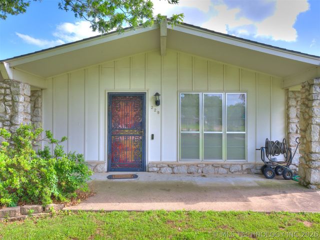 229 N Choctaw Court, Claremore, OK 74017