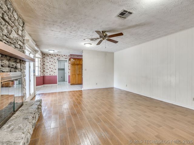 229 N Choctaw Court, Claremore, OK 74017